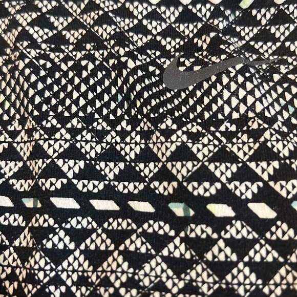 Nike Dri-Fit Capri Leggings Women’s Size S Front&Back Reflector Strips‎ - Picture 8 of 8